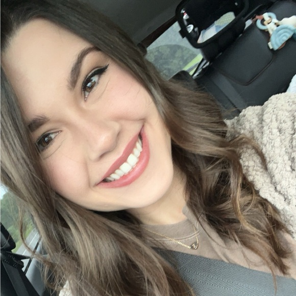 Meet your Posher, Madison - Picture 2 of 3